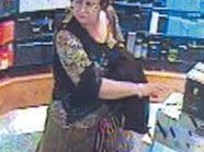 Die Polizei sucht diese Personen. Die Polizei sucht diese Personen.