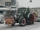 Hermann Böckle ist wie viele andere in Götzis bemüht, so schnell wie möglich die Fahrbahnen von den Schneemassen zu befreien Hermann Böckle ist wie viele andere in Götzis bemüht, so schnell wie möglich die Fahrbahnen von den Schneemassen zu befreien