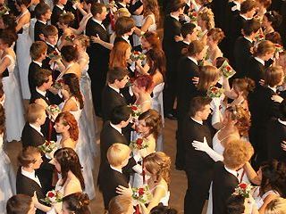 Vierter Charityball zu Gunsten der Krebshilfe Vierter Charityball zu Gunsten der Krebshilfe