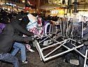 15 Exekutivbeamte und eine Demonstrantin verletzt 15 Exekutivbeamte und eine Demonstrantin verletzt