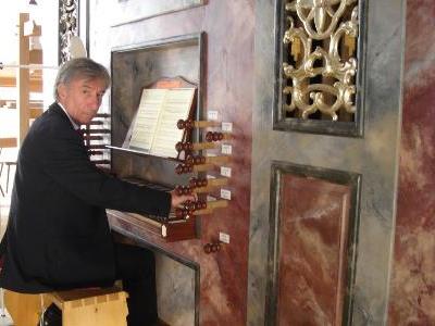 Bruno Oberhammer leitet seit 40 Jahren die Bludescher Orgelkonzertreihe