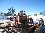 Die Funkenmannschaft am "Berg" bei der Arbeit. Die Funkenmannschaft am "Berg" bei der Arbeit.