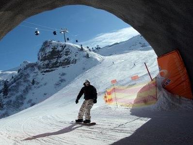 Eine Besonderheit ist der 120 Meter lange Skitunnel