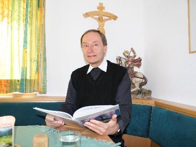 Pfarrer Georg Willam gefällt es im Bregenzerwald Pfarrer Georg Willam gefällt es im Bregenzerwald