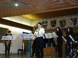Simon( in der Mitte) mit dem Emsemble der Musikschule Montafon Simon( in der Mitte) mit dem Emsemble der Musikschule Montafon