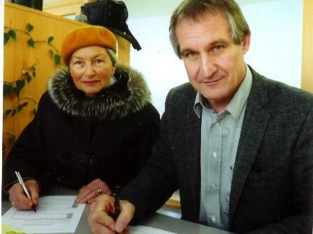 Bürgermeister DI Markus Linhart hat zusammen mit Naturschutzbund-Obfrau Hildegard Breiner die Unterstützungserklärung bereits unterschrieben