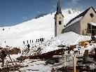 Der Tag danach... im höchstgelegenen Filmdorf Europas, auf der 1700 m Höhe gelegenen Alpe Oberpartnom,  haben die Winterdreharbeiten begonnen