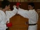 Diese zwei Karatekas üben sich fleißig im Kumite um sich selbst verteidigen zu können
