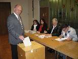 Thomas Hagen bei der Stimmabgabe.