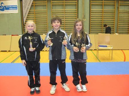 drei begeisterte Karatekas.. drei begeisterte Karatekas..