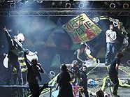 Deichkind auf der Müllhalde beim Donaufestival Deichkind auf der Müllhalde beim Donaufestival