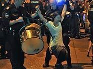 Demonstranten versuchen vor dem Schubhaftzentrum am Hernalser Gürtel in Wien die Abschiebung eines Nigerianers zu verhindern Demonstranten versuchen vor dem Schubhaftzentrum am Hernalser Gürtel in Wien die Abschiebung eines Nigerianers zu verhindern