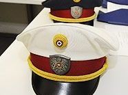 Die Wiener Polizei hat wieder alle Hände voll zu tun. Die Wiener Polizei hat wieder alle Hände voll zu tun.