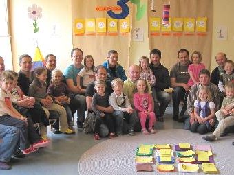 Einen gemeinsamen Nachmittag verbrachten die Väter aus Sonntag mit ihren Kindern im Kindergarten. Einen gemeinsamen Nachmittag verbrachten die Väter aus Sonntag mit ihren Kindern im Kindergarten.