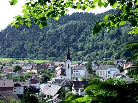 Gemeinde Nüziders lädt ein an der Sitzung teil zu nehmen.