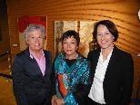 Künstlerin Lore Zumtobel mit den beiden Stadträtinnen Elisabeth Mathis und Judith Reichart