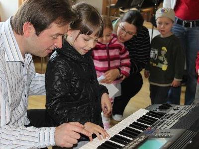 Wer Intersse am Muiszieren und Tanzen hat, findet bei der Musikschule Bludenz ein entsprechendes Angebot.