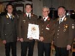 Alfred Hager (2.v.r.) ist neuer Ehrenkommandant. (v.l.: Herbert Österle, Klaus Boch, Josef Degasper) Alfred Hager (2.v.r.) ist neuer Ehrenkommandant. (v.l.: Herbert Österle, Klaus Boch, Josef Degasper)