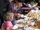 Begeisterte Besucher geniessen das Buffet  beim Jazzfrühstück Begeisterte Besucher geniessen das Buffet  beim Jazzfrühstück