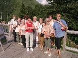 Die Handarbeitsrunde bei einem ihrer Ausflüge Die Handarbeitsrunde bei einem ihrer Ausflüge