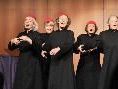 Kirchenfrauen als fidele Bischöfe zum Jahrestag des Papstbesuches in Österreich. Kirchenfrauen als fidele Bischöfe zum Jahrestag des Papstbesuches in Österreich.