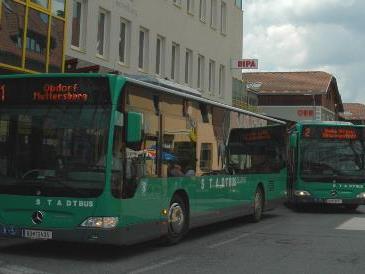 Neue Stadtbusse am Bahnhof.