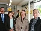Stadtrat Wolfgang Matt mit der neuen Nofler Ortsvorsteherin Doris Wolf sowie LA Gabriele Nussbaumer und BM Eugen Gabriel bei der Filialeröffnung