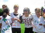 Clarissa, Laura, Fatmanur und Katharina von der 1 d Klasse machten sich selber T-Shirts fürs Spielefest