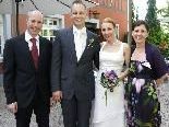 Das Brautpaar mit den Trauzeugen Das Brautpaar mit den Trauzeugen