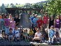 Die Kinder posierten vor der neuen Glocke - ein Bild mit Seltenheitswert Die Kinder posierten vor der neuen Glocke - ein Bild mit Seltenheitswert