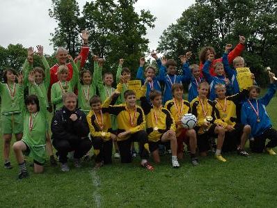Die Knaben der Sportmittelschule Nenzing freuten sich über ihren Sieg im Faustball. Die Knaben der Sportmittelschule Nenzing freuten sich über ihren Sieg im Faustball.