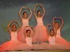 Die Mädchen tanzten Tschaikowskys "Dornröschen Ballet" - Choreographie: Alfredo Karl Die Mädchen tanzten Tschaikowskys "Dornröschen Ballet" - Choreographie: Alfredo Karl