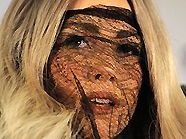 Führt Gespräche mit dem Wissenschaftler Gunther von Hagens Führt Gespräche mit dem Wissenschaftler Gunther von Hagens