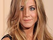 Jen wurde in der Vergangenheit mit etlichen ihrer Co-Stars in romantischer Art in Verbindung gebracht Jen wurde in der Vergangenheit mit etlichen ihrer Co-Stars in romantischer Art in Verbindung gebracht