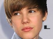 Justin Bieber (16) will Cheryl Cole (26) nach ihrem Ehedrama trösten und mit ihr ausgehen Justin Bieber (16) will Cheryl Cole (26) nach ihrem Ehedrama trösten und mit ihr ausgehen