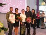 Kosmetikqueen Karin Amann (Bildmitte) mit den stolzen Preisträgern.