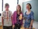 Nicolai und Stefanie erhielten so wie ihre Klassenkameraden den Finanzführerschein. Nicolai und Stefanie erhielten so wie ihre Klassenkameraden den Finanzführerschein.
