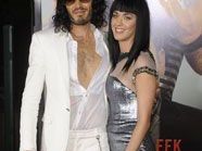 Russell versichert, dass er nicht davon besessen sei, das Farbschema und die Blumen für die Hochzeit auszusuchen Russell versichert, dass er nicht davon besessen sei, das Farbschema und die Blumen für die Hochzeit auszusuchen