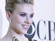 Scarlett Johansson (25) und viele andere Stars der Bühne und des Films verbrachten eine amüsante Preisverleihung Scarlett Johansson (25) und viele andere Stars der Bühne und des Films verbrachten eine amüsante Preisverleihung
