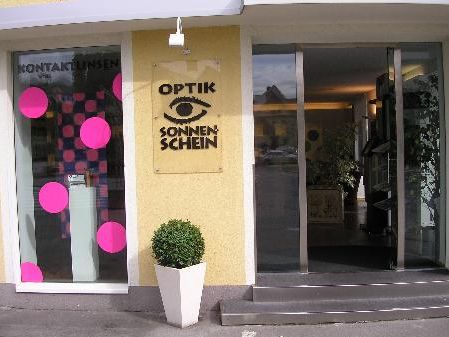 Sonnenschein Optik stellt aus..