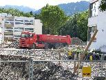 Bild: Schwerfahrzeuge prägen das Bild des einstigen Schulhofes vom Schulzentrum Gisingen Oberau.