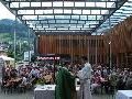 Pfarrer Mihai Horvat zelebrierte den Festgottesdienst auf dem Gemeindeplatz. Pfarrer Mihai Horvat zelebrierte den Festgottesdienst auf dem Gemeindeplatz.