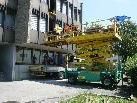 Zahlreiche Helfer und großes Gerät waren bei der Umsiedelungsaktion der Mittelschule Nüziders im Einsatz. Zahlreiche Helfer und großes Gerät waren bei der Umsiedelungsaktion der Mittelschule Nüziders im Einsatz.