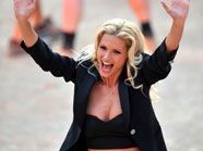 30-Sekunden-Spot für L'Oreal - Regisseur: "Michelle ist immer pünktlich und bleibt gelassen" 30-Sekunden-Spot für L'Oreal - Regisseur: "Michelle ist immer pünktlich und bleibt gelassen"