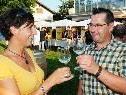 Beim Weinfest von "Camembert & Zweigelt" in Gaißau wurde mit guten Tropfen angestoßen.