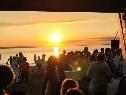 Beste Feststimmung auch nach Sonnenuntergang beim Hafenfest am Rohrspitz in Fußach.