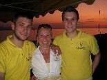 Christine Hehle vom "Radlertreff" mit ihren Söhnen Dominik und Simon.