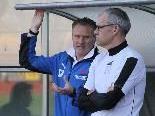 Feldkirch Trainer Klaus Stocker mit TW-Coach Thomas Schneider im Gespräch.