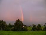 Naturschauspiel: doppelter Regenbogen in Sulzberg