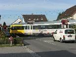 Bild: Im Bild die Bahnschranke an der Reichsstraße in Altenstadt.
